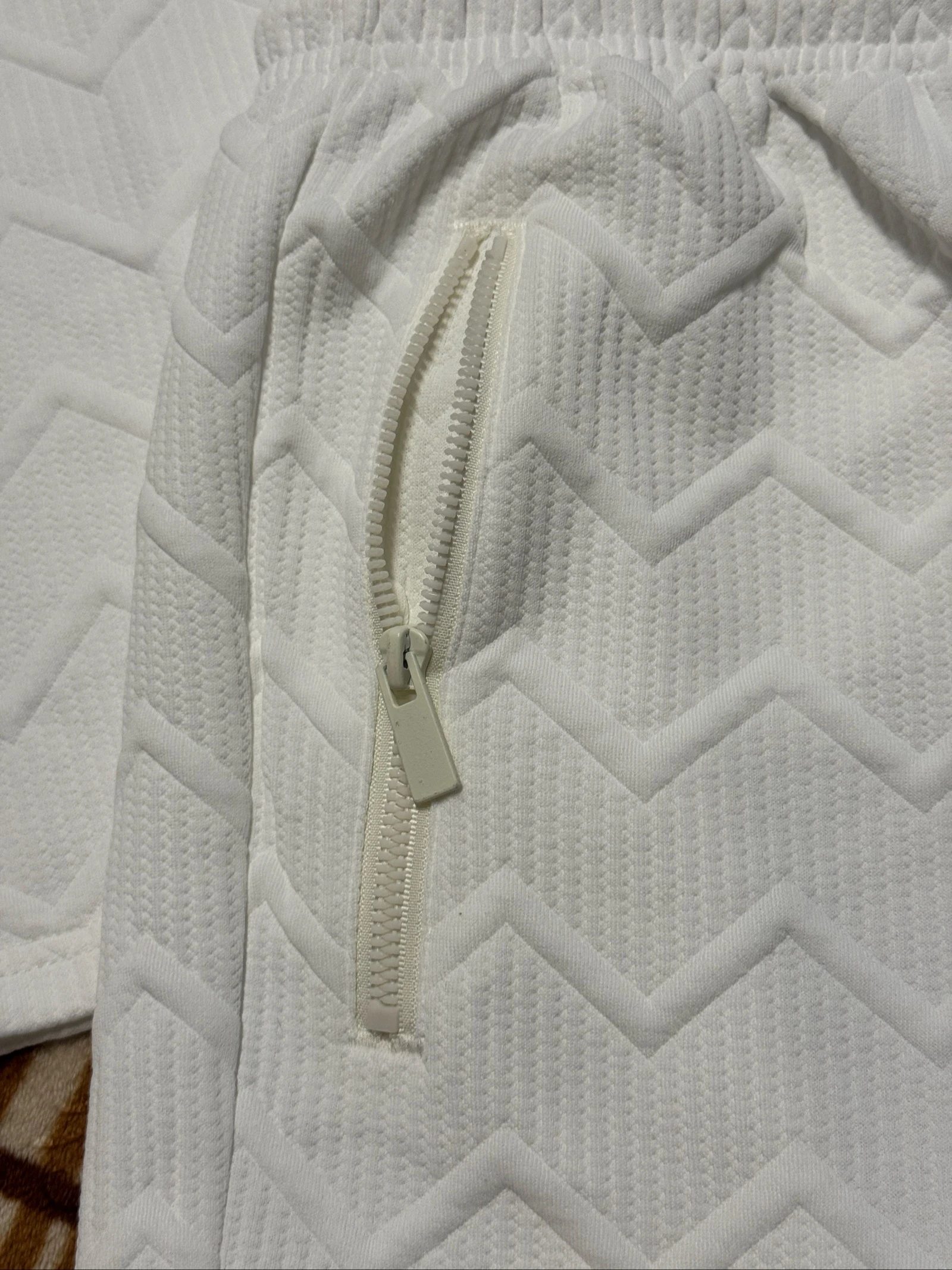 Nuevo conjunto Zayne Paris con textura en chevron - Camisa y pantalones cortos (Talla M) - NWT – photo 5